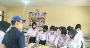 Ratusan Siswa SMKN 3 Kediri Belajar Buat Roti dari Bogasari Baking Center