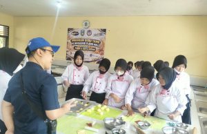 Ratusan Siswa SMKN 3 Kediri Belajar Buat Roti dari Bogasari Baking Center