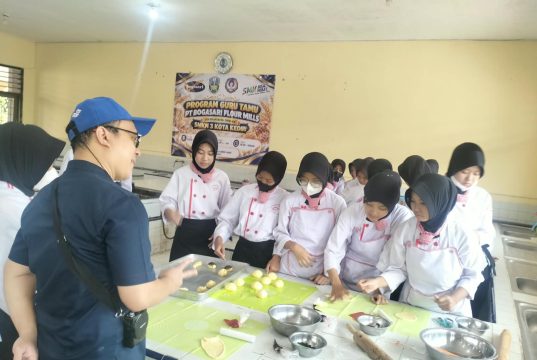Ratusan Siswa SMKN 3 Kediri Belajar Buat Roti dari Bogasari Baking Center